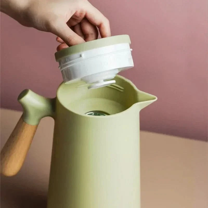 TIMBERTHERM – Insulated Kettle with Modern Wooden Accent